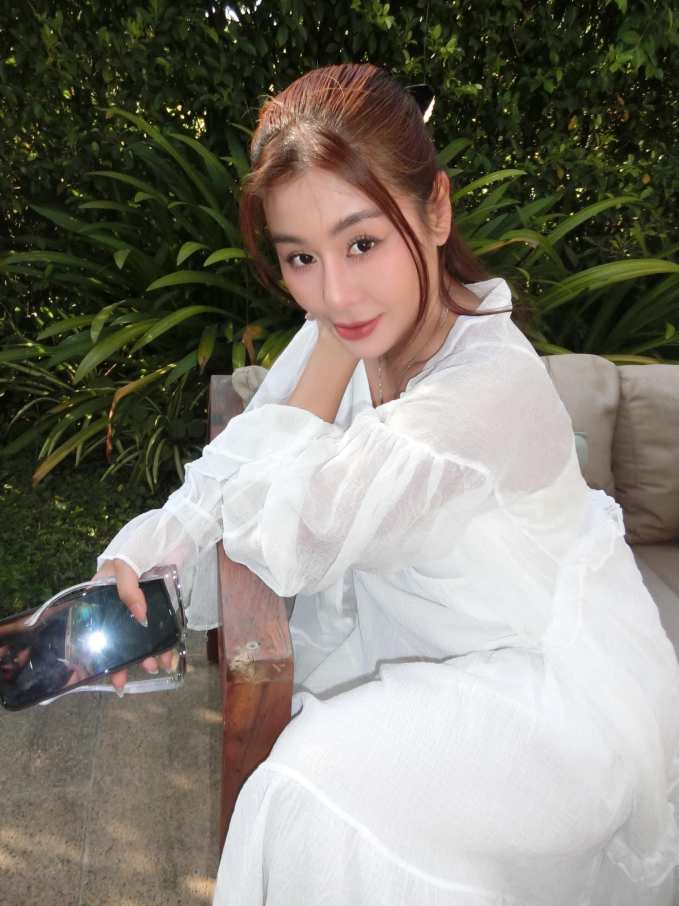 Nam Thư để lộ bằng chứng liên quan đến người đàn ông trong drama giật chồng? - Ảnh 9. Nam Thư để lộ bằng chứng liên quan đến người đàn ông trong drama giật chồng? - Ảnh 9.