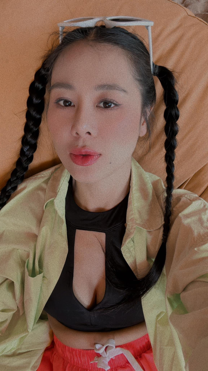 Nam Thư để lộ bằng chứng liên quan đến người đàn ông trong drama giật chồng? - Ảnh 2. Nam Thư để lộ bằng chứng liên quan đến người đàn ông trong drama giật chồng? - Ảnh 2.